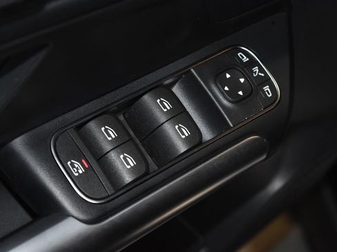 Certified 2025 Mercedes-Benz GLA 250 4MATIC image 6