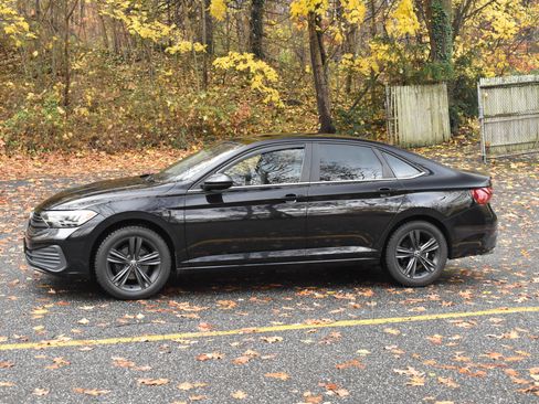 Used 2022 Volkswagen Jetta SE image 3