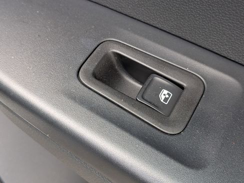 Used 2025 Volkswagen Taos SEL image 34