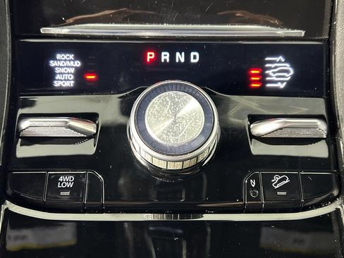 Used 2023 Jeep Grand Cherokee Overland w/ Luxury Tech Group IV AWD/4WD image 25