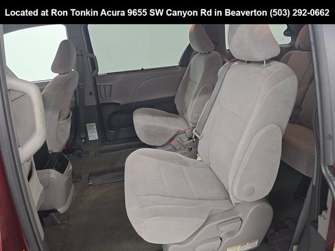Used 2017 Toyota Sienna LE FWD image 12