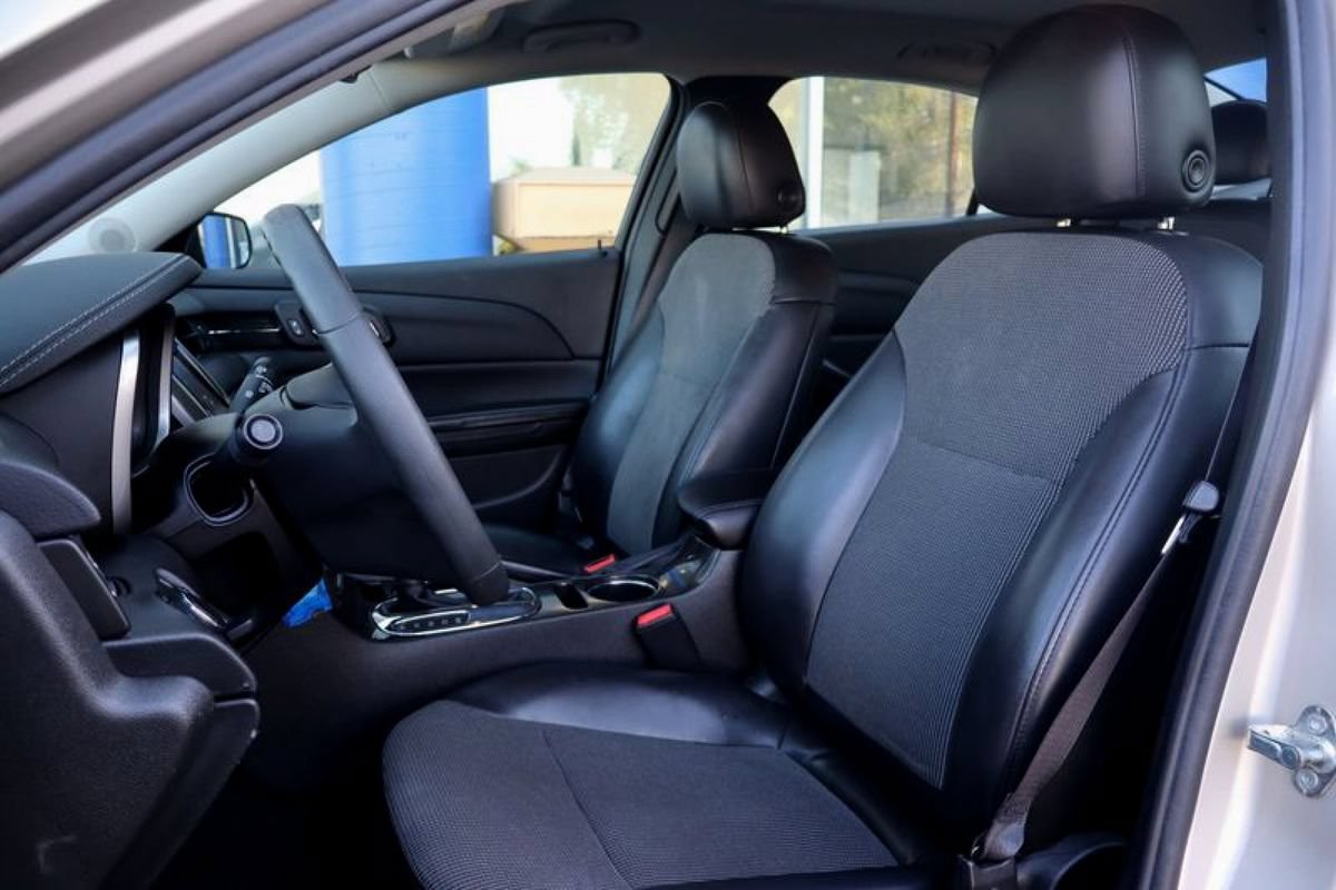 Used 2016 Chevrolet Malibu LT w/ Power Convenience Package FWD image 10