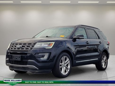 Used 2017 Ford Explorer XLT w/ Equipment Group 202A AWD/4WD image 8