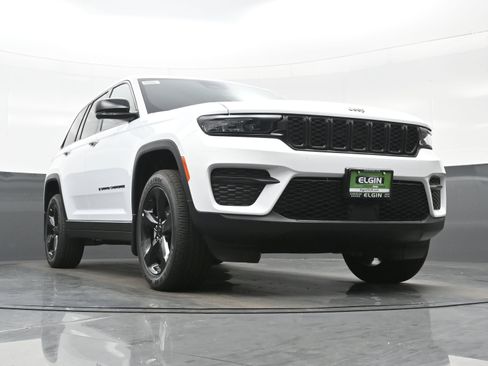 New 2025 Jeep Grand Cherokee Altitude AWD/4WD image 17