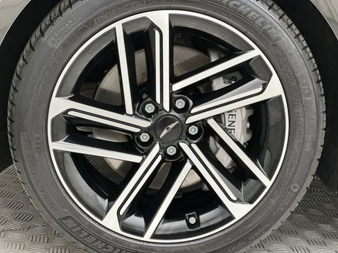 Certified 2025 Genesis G80 2.5T Advanced AWD/4WD image 10