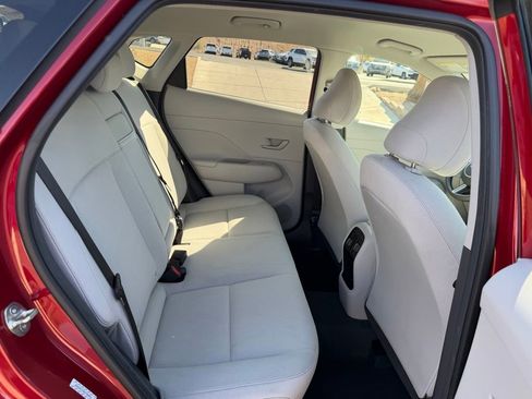 Used 2025 Hyundai Kona SEL AWD/4WD image 15