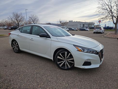 Used 2022 Nissan Altima 2.0 SR image 2