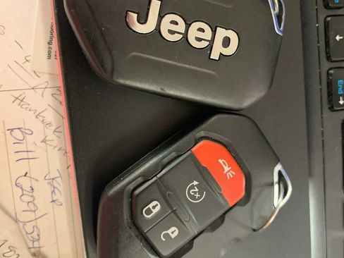 Used 2023 Jeep Wrangler Unlimited Sahara w/ Cold Weather Group AWD/4WD image 15