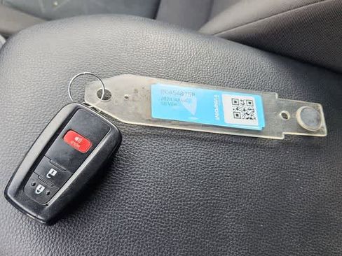 Used 2024 Toyota RAV4 XLE AWD/4WD image 27