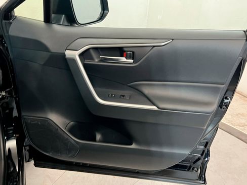 Used 2025 Toyota RAV4 SE image 22