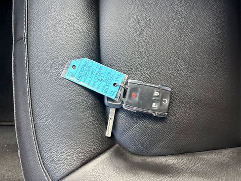 Used 2022 Chevrolet Colorado Z71 image 36