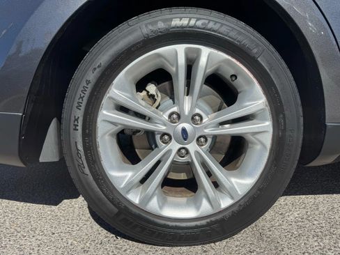 Used 2017 Ford Taurus SEL image 7
