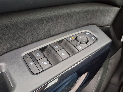 Used 2025 Nissan Pathfinder SV image 21