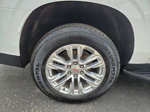 Used 2023 GMC Yukon XL SLT image 11