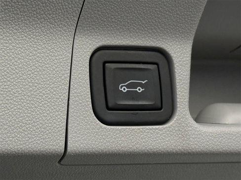 Used 2023 GMC Acadia SLE w/ Driver Convenience Package image 26