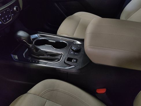 Used 2023 Chevrolet Traverse LS FWD image 26
