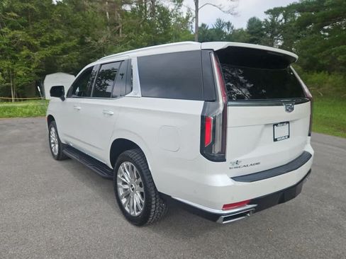 Used 2022 Cadillac Escalade Premium Luxury AWD/4WD image 3
