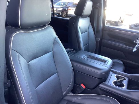 Used 2023 Chevrolet Suburban Premier image 15