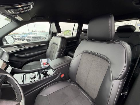 New 2026 Jeep Grand Cherokee Altitude AWD/4WD image 12
