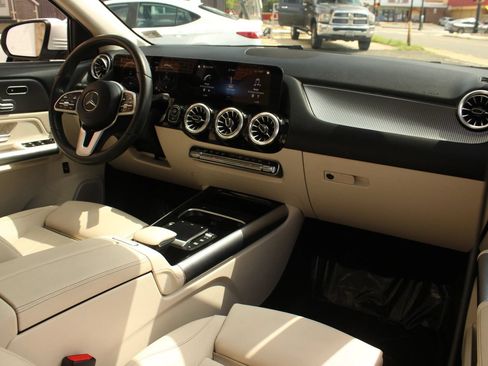 Used 2023 Mercedes-Benz GLA 250 w/ Premium Package image 27