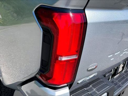 Certified 2025 Toyota Tacoma SR5 AWD/4WD image 28
