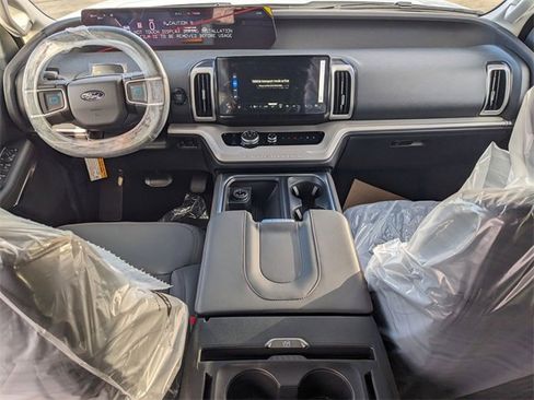 New 2025 Ford Expedition Active image 17