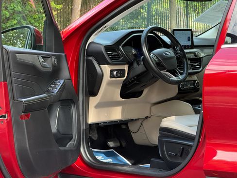 Used 2021 Ford Escape Titanium FWD image 8