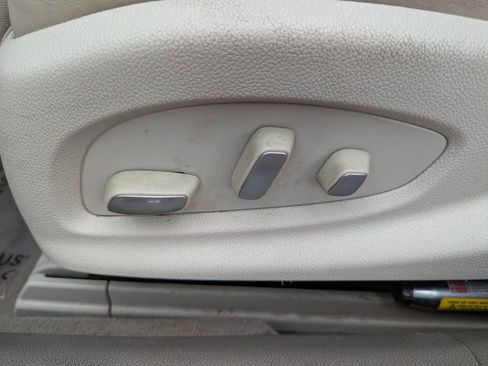 Used 2013 Cadillac XTS Platinum FWD image 25