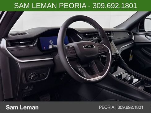 New 2025 Jeep Grand Cherokee L Altitude image 9