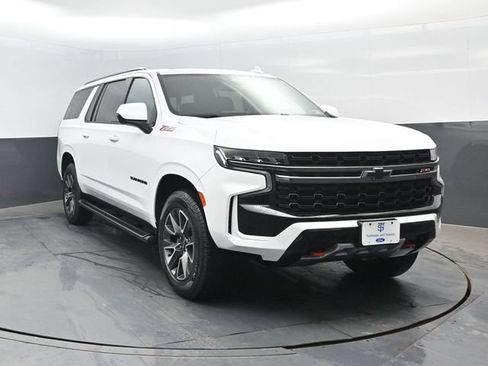 Used 2021 Chevrolet Suburban Z71 AWD/4WD image 2