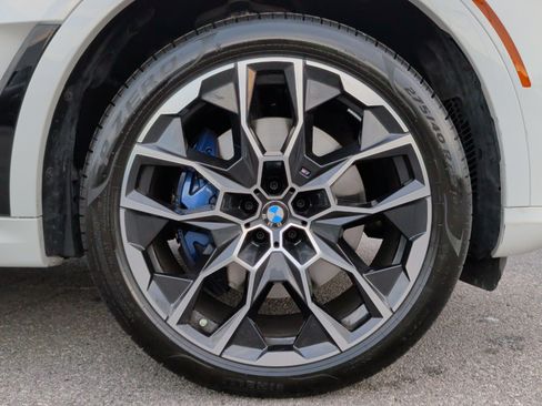 Certified 2025 BMW X7 xDrive40i w/ M Sport Package image 14