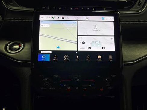 Used 2024 Jeep Grand Cherokee Limited w/ Black Appearance Package image 13