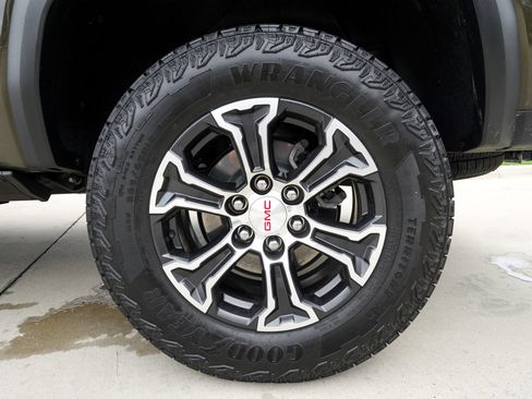 Used 2024 GMC Canyon AT4 AWD/4WD image 29