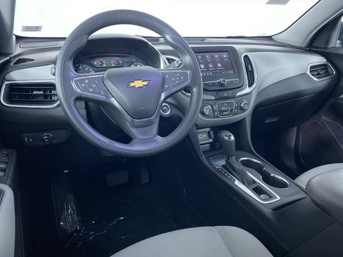 Used 2019 Chevrolet Equinox LS w/ LS Convenience Package FWD image 2