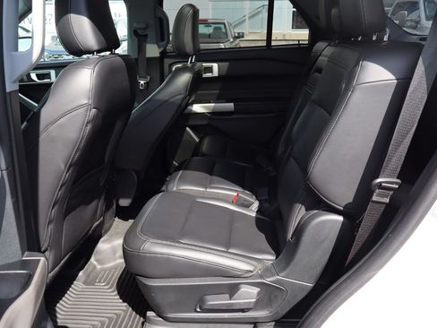 Used 2023 Ford Explorer XLT w/ Equipment Group 202A AWD/4WD image 27