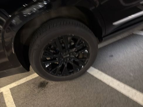 Used 2025 GMC Yukon Denali w/ Denali Reserve Package image 18