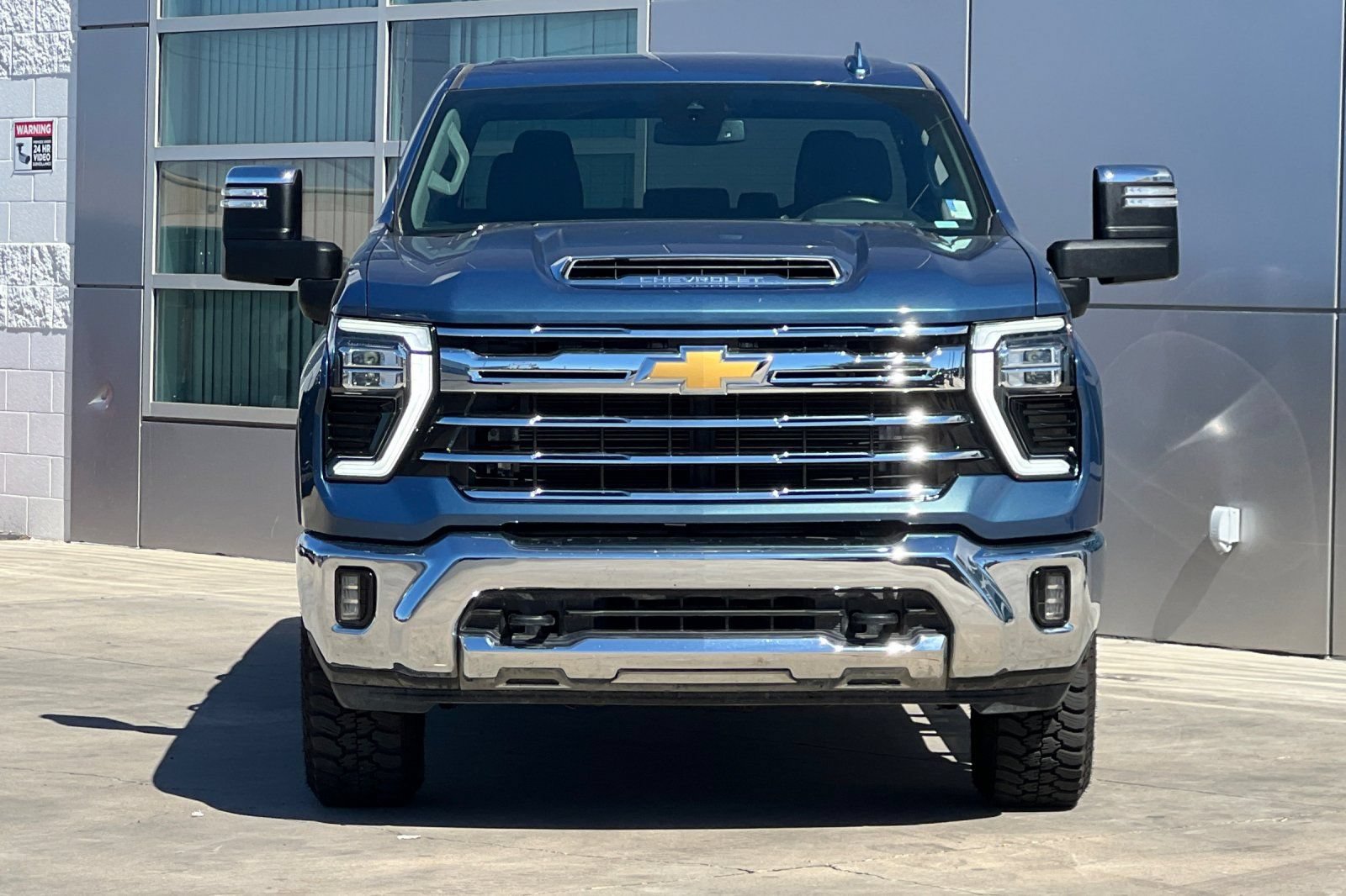 Used 2025 Chevrolet Silverado 2500 LTZ w/ LTZ Convenience Package AWD/4WD image 6