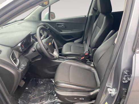 Used 2019 Chevrolet Trax LT w/ LT Convenience Package image 9