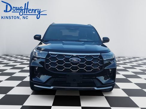 Used 2025 Ford Explorer Platinum w/ Ultimate Package RWD image 8