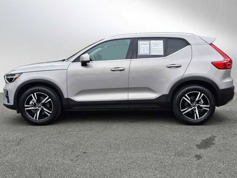 Certified 2025 Volvo XC40 B5 Core image 4