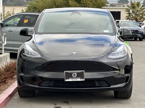Used 2023 Tesla Model Y Long Range image 10