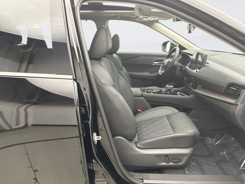 Used 2025 Nissan Rogue Platinum w/ Platinum Premium Package image 18