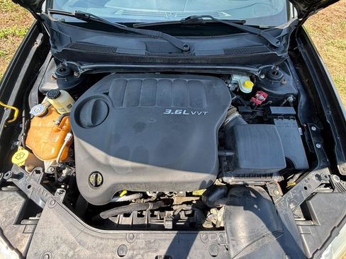 Used 2012 Dodge Avenger SXT Plus FWD image 9