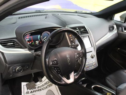 Used 2017 Lincoln MKC Select w/ Select Plus Package AWD/4WD image 14