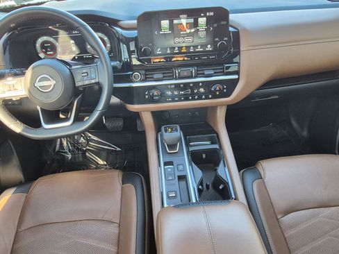Certified 2024 Nissan Pathfinder Platinum w/ Black Appearance Package FWD image 15
