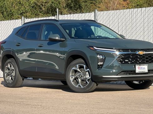 New 2026 Chevrolet Trax LT w/ Driver Confidence Package image 2