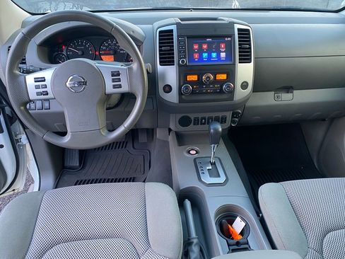 Used 2020 Nissan Frontier SV w/ Midnight Edition Floor Mats image 12