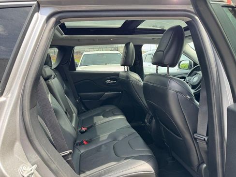 Used 2021 Jeep Cherokee Latitude Lux w/ Sun & Sound Group AWD/4WD image 12