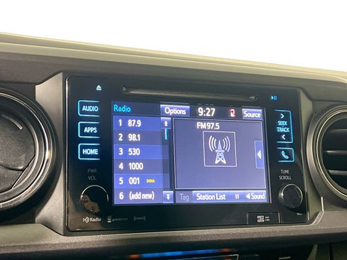 Used 2017 Toyota Tacoma TRD Sport image 26