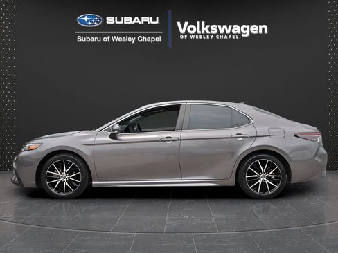 Used 2023 Toyota Camry SE w/ Cold Weather Package FWD image 4